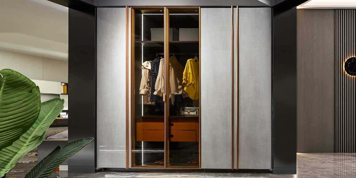 Bespoke Built-in Ceiling High Wardrobe