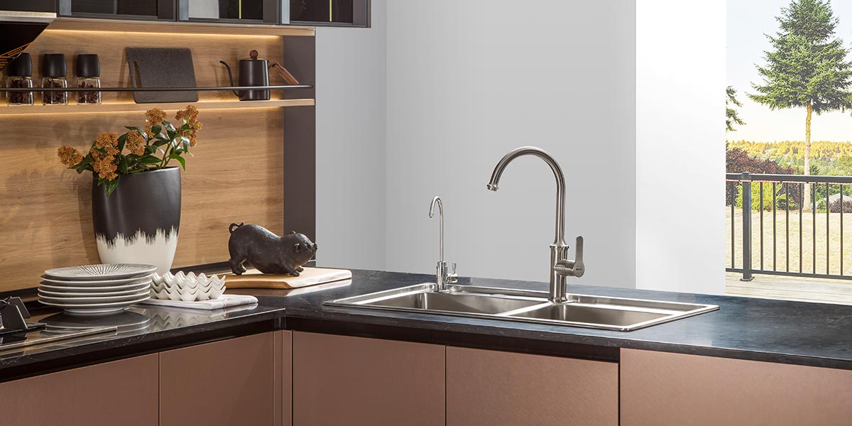 Handleless Kitchen Cabinets in Metal Laminate Finish