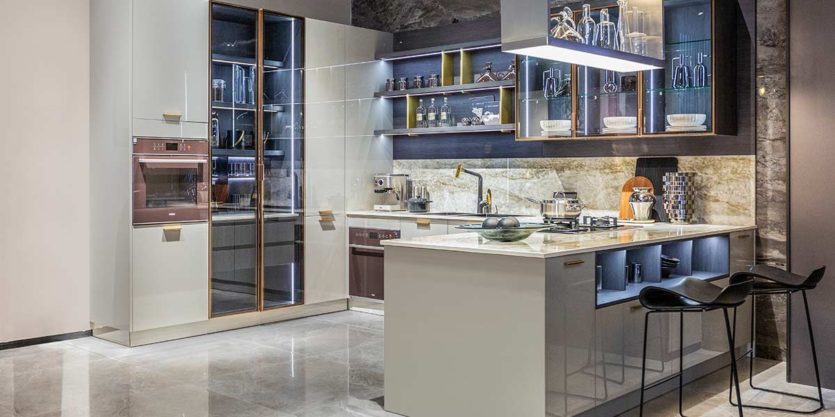 Glossy Kitchen Cabinets in Lacquer Finish