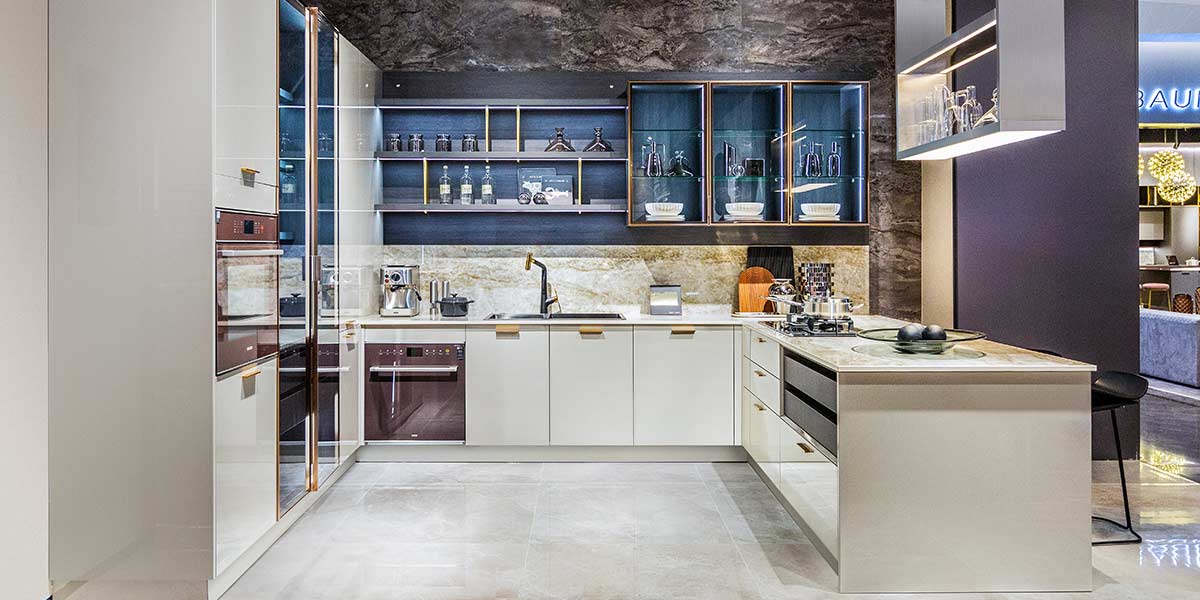 Glossy Kitchen Cabinets in Lacquer Finish