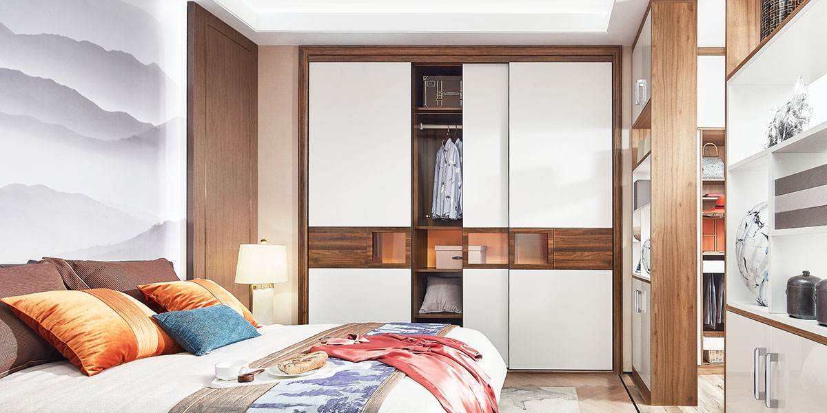 Custom Wardrobe with 3 Sliding Door Custom Wardrobe with 3 Sliding Door